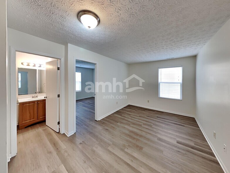 Building Photo - 7504 Hemrich Dr