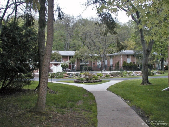 Building Photo - 1217 Island Dr
