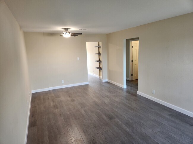 Living Room - 815 Sun Valley Dr