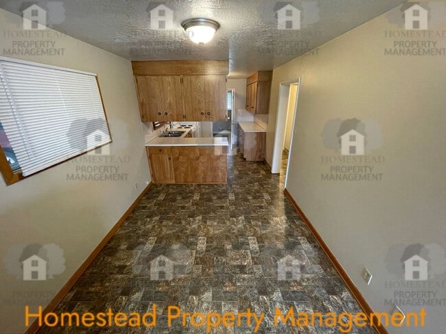 Building Photo - 410