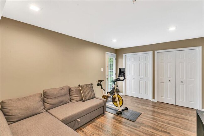 Building Photo - 1503 Pointe View Dr