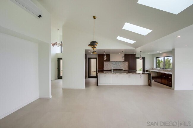 Building Photo - 14066 Crest Way