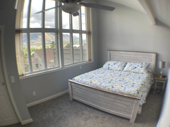 Building Photo - COMING SOON! Furnished 1-Bed 1-Bath Condo ...