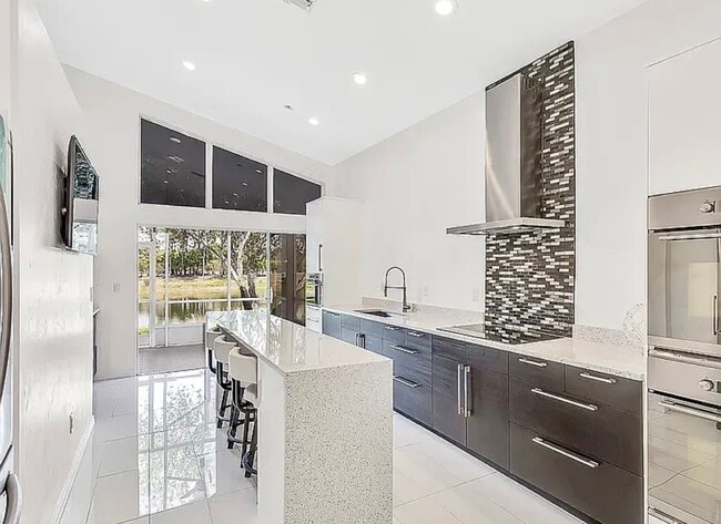 Building Photo - 13625 Admiral Ct