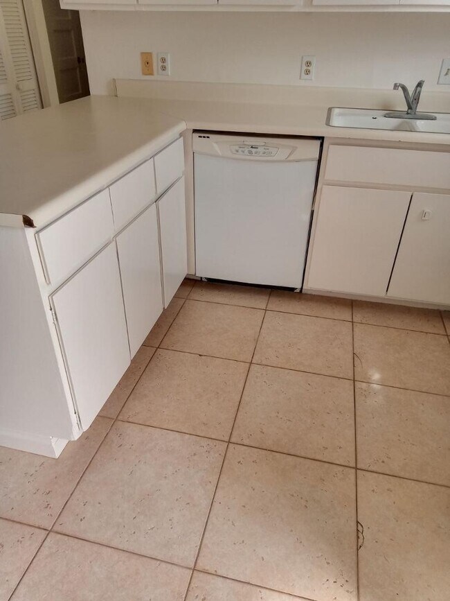 Building Photo - 4140 E Cliffside Trail