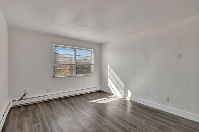 Building Photo - 3302 Camvic Ter