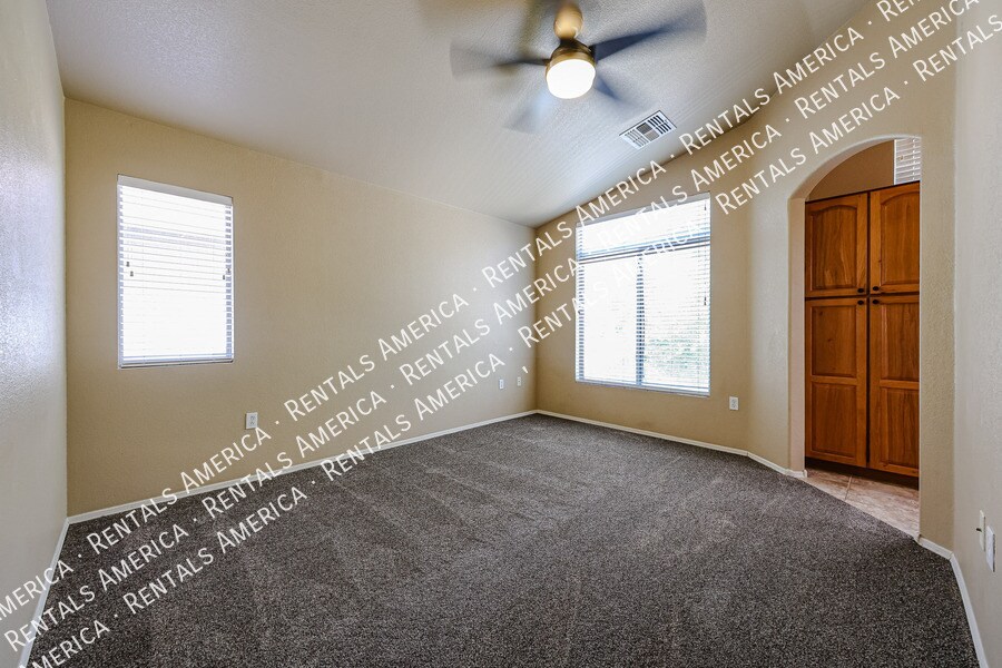 Building Photo - 2401 E Rio Salado Pkwy