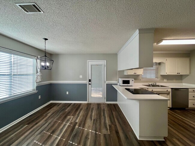 Building Photo - 4133 Hamilton Cir