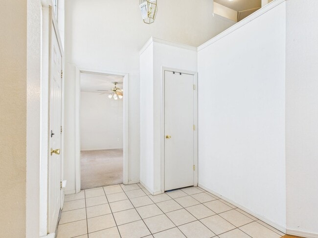 Building Photo - 1111 Pikes Peak Dr