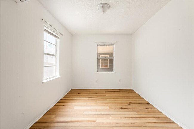 Building Photo - 918 E 50th None