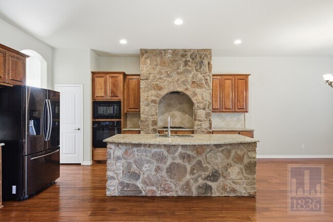 Building Photo - 15105 General Williamson Dr