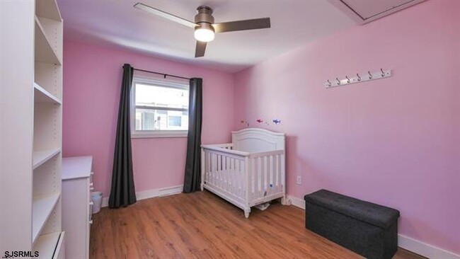 Building Photo - 219 N Clermont Ave