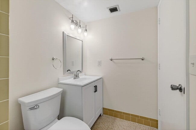 Building Photo - 26 Abbey Ln