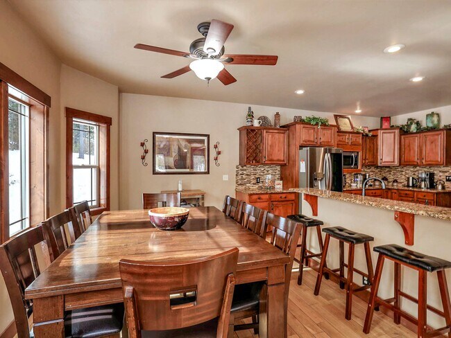 Building Photo - 235 Moonridge Dr