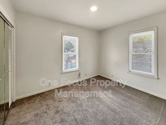 Building Photo - 2638 W 4th St