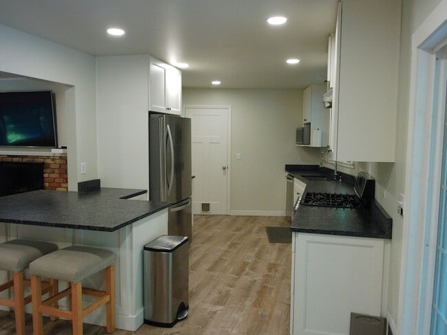 Building Photo - 996 Thrushwood Dr