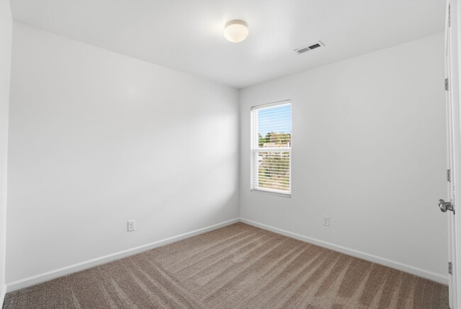 Building Photo - 4-bedroom with Water Front View