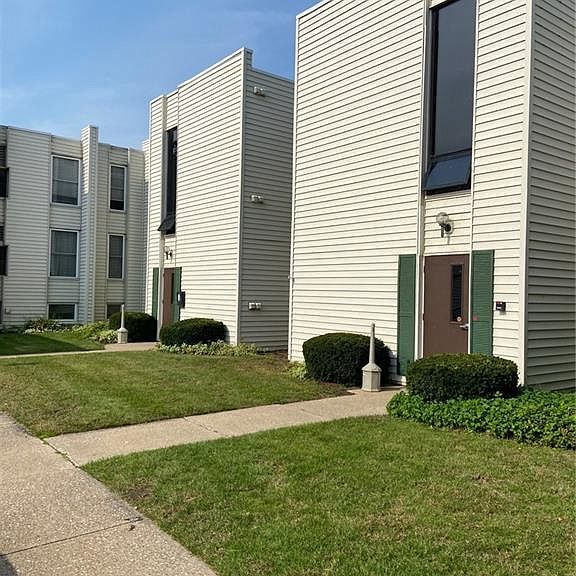 View of exterior of building - 1675 Cedarwood Dr