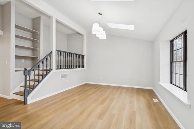 Building Photo - 31 Acorn Ct