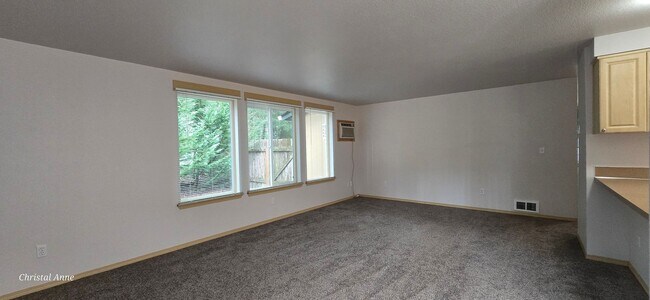 Building Photo - 3 Bedroom 2 bath in Lake Limerick