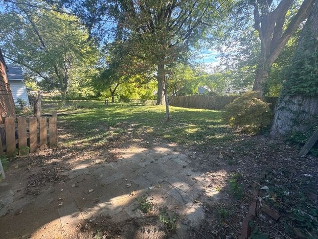 Building Photo - 3 Bedroom, 1 Bath House on Cul De Sac!