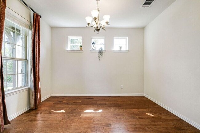 Building Photo - 5601 Fremont Dr