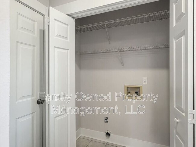 Building Photo - 105 Mallory Dr