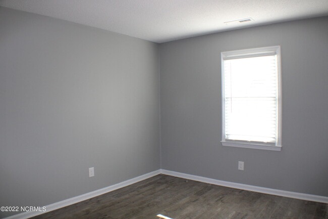 Building Photo - 107 Hickory Grove Dr
