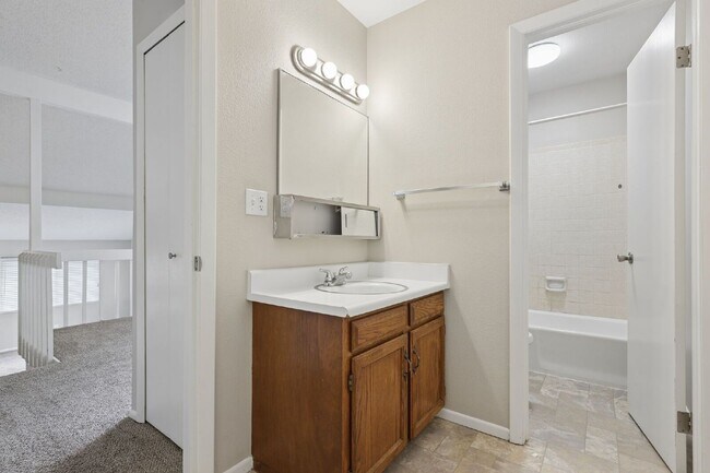 Building Photo - 2390 Middleton Ct