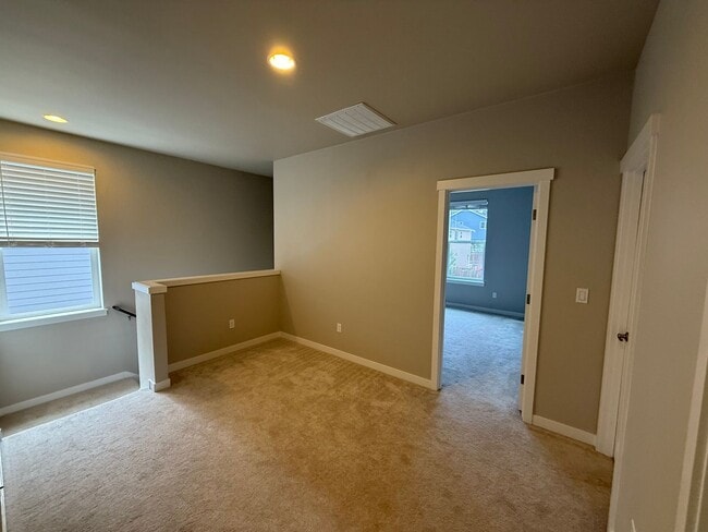 Building Photo - Home in Central Kitsap