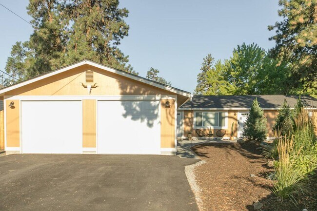 Primary Photo - Railroad Duplex - 0000-RAIL-00