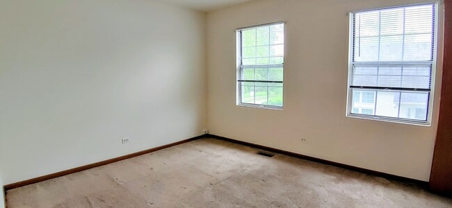 Building Photo - 300 Teak Ln