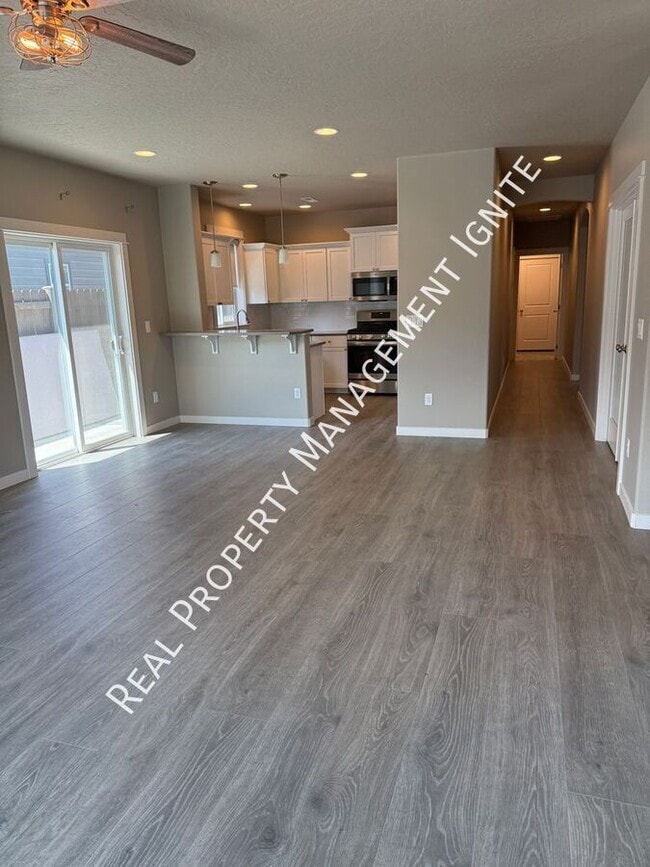 Building Photo - 2569 NW Spruce Pl