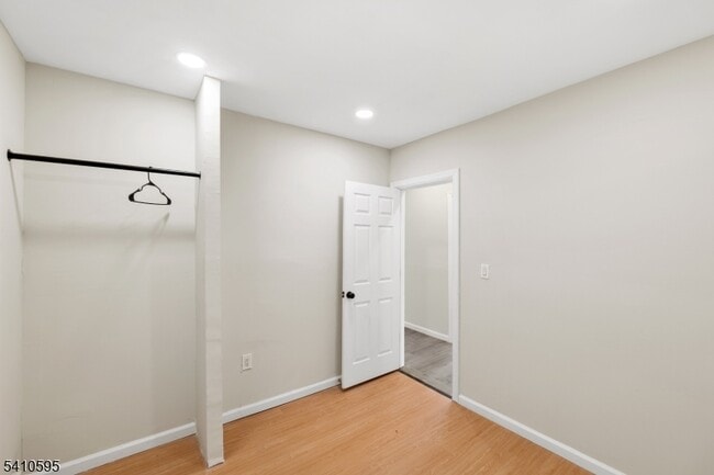 Building Photo - 335 Boulevard