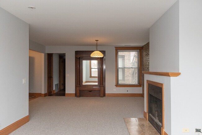 Building Photo - 3710 N Clark St