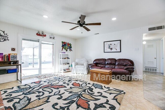 Building Photo - 1510 Loop Dr