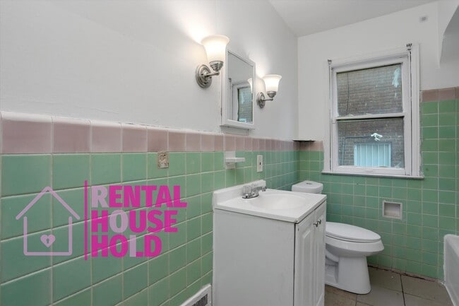Building Photo - Summer Special~ 3 BEDROOM 1 BATH BUNGALOW ...