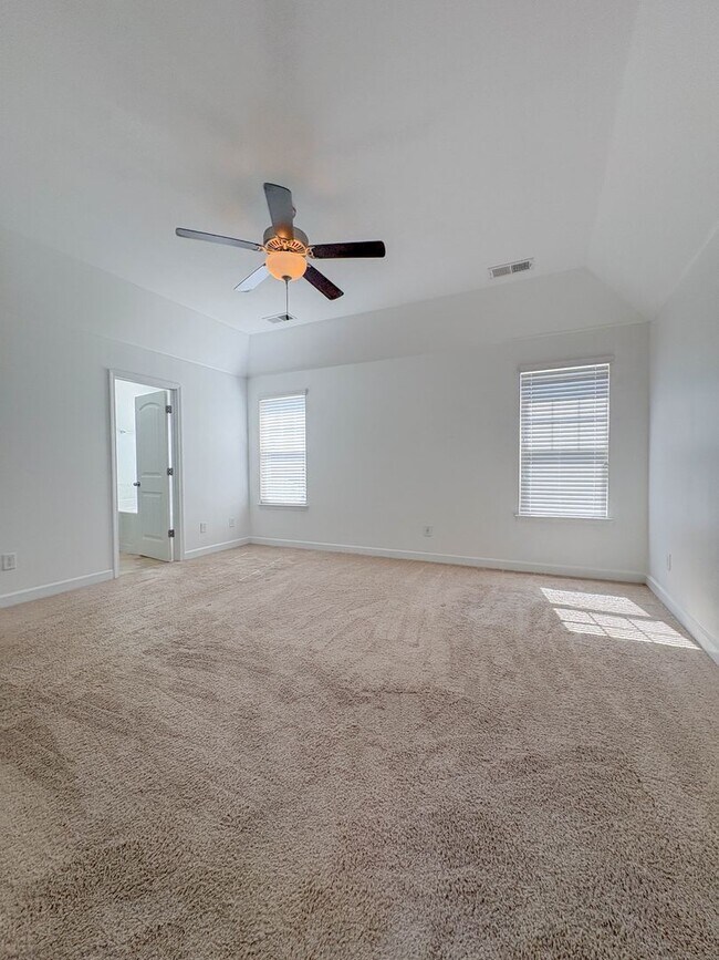 Building Photo - 829 Bellingham Way