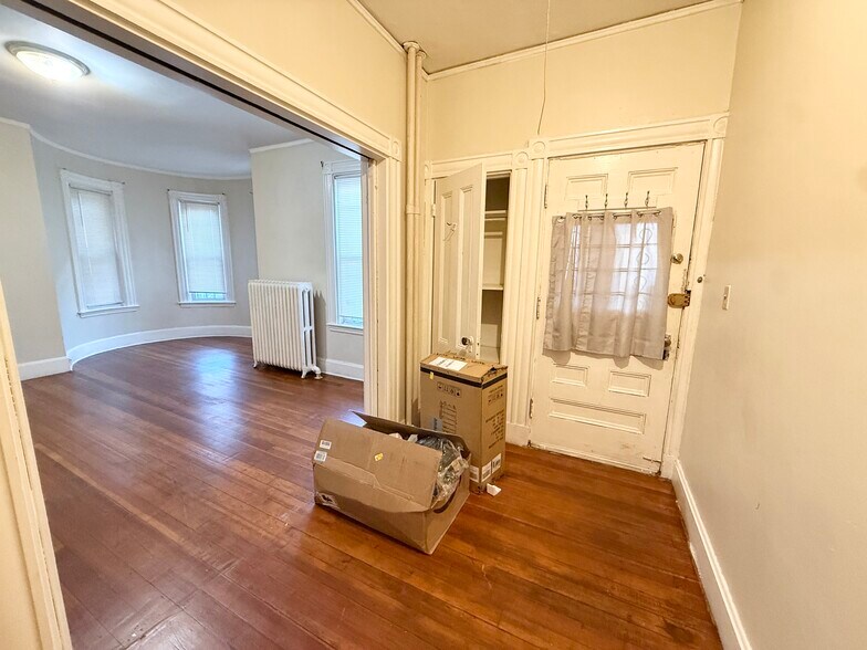 Building Photo - 6 Aspen St