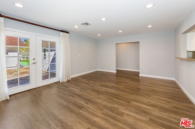 Building Photo - 4503 Vesper Ave