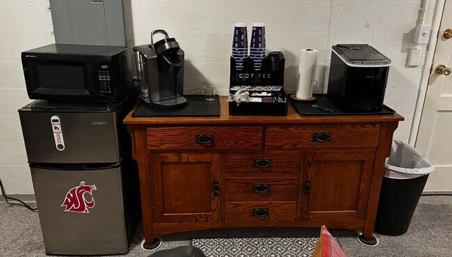 Building Photo - 1005 NE Duncan Ln