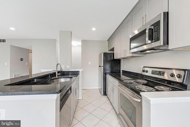 Building Photo - 1719 Ascot Way