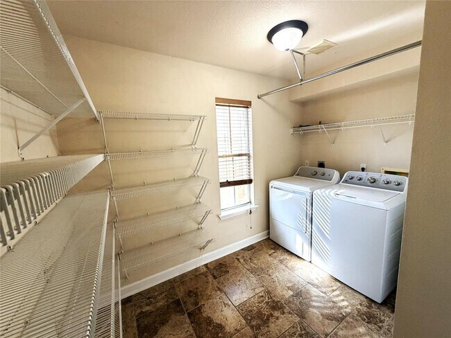 Building Photo - 14333 Teacup Ln