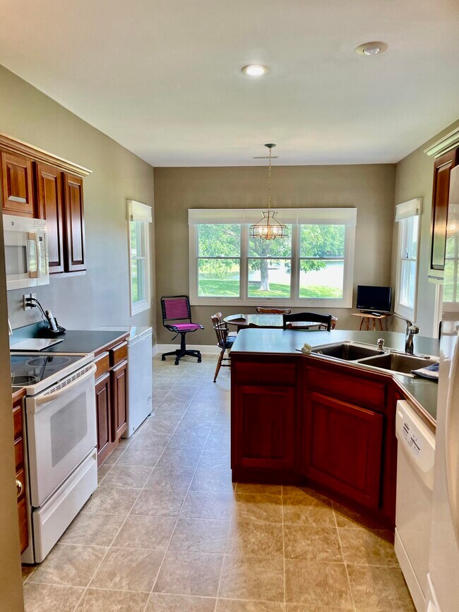 Building Photo - 4900 Royal Lytham Dr