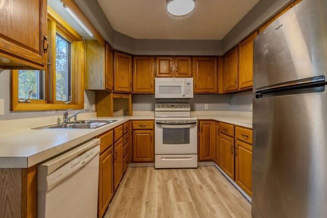 Building Photo - Bright, Beautiful, and Effortlessly Move-In Ready