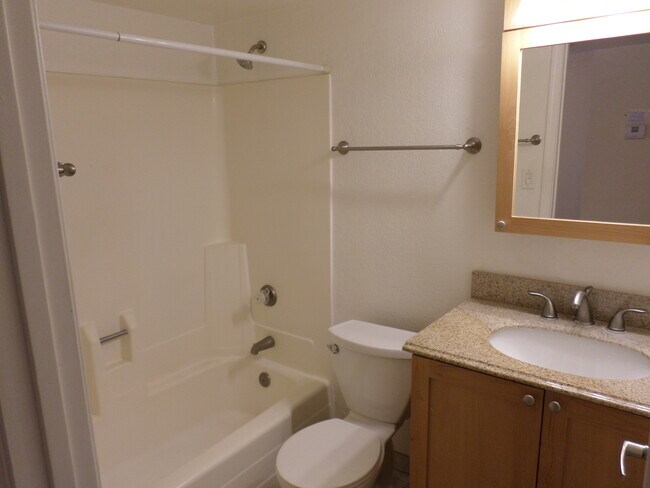 Building Photo - 1808 N 32nd St