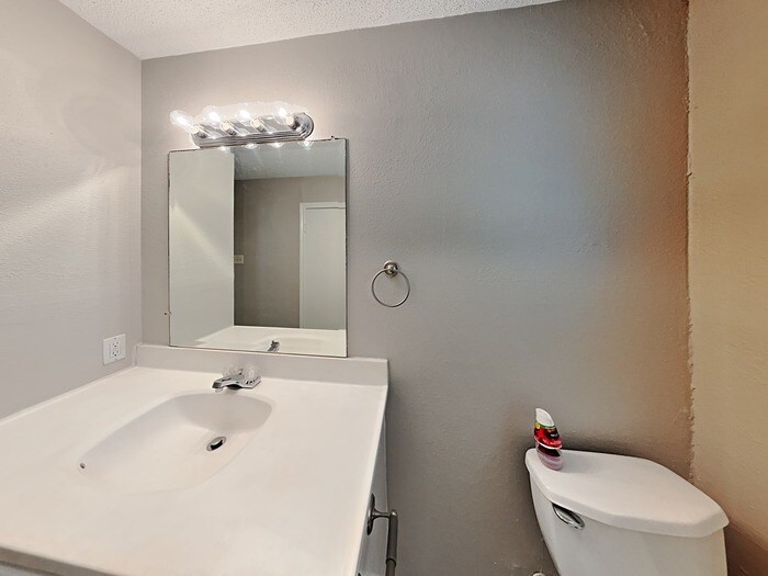 Building Photo - 5201 Sabelle Ln