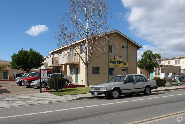 Primary Photo - Las Lomas Apartments
