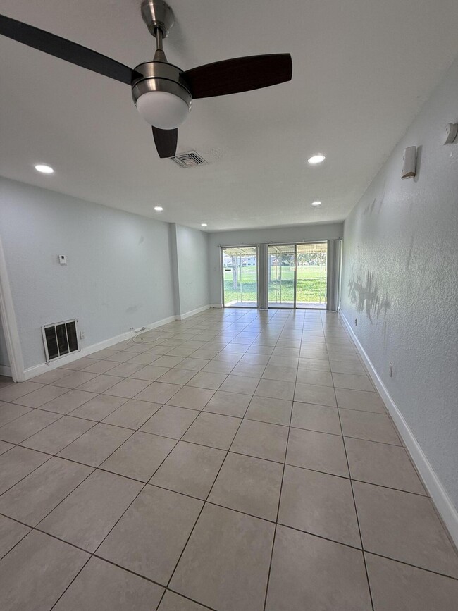 Building Photo - 9640 Oakburst Ln