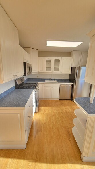 Building Photo - 23 Princeton Dr